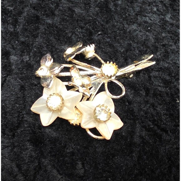 Vtg Gold-Tone Brooch With Mother Of Pearl Accents & Rhinestones Floral Design - Picture 5 of 10